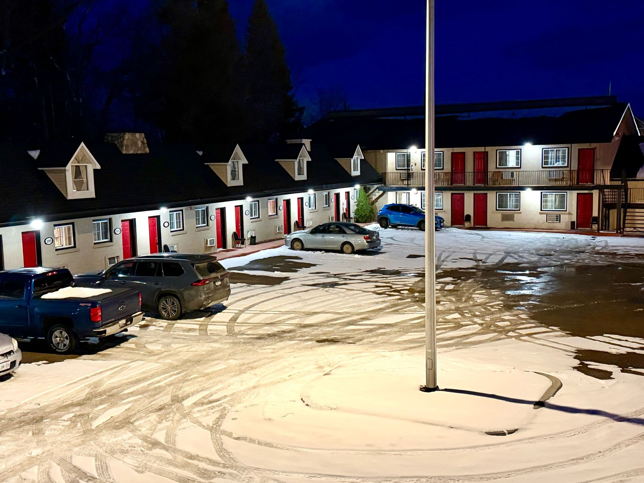 Rocky Mountain Lodge & Suites