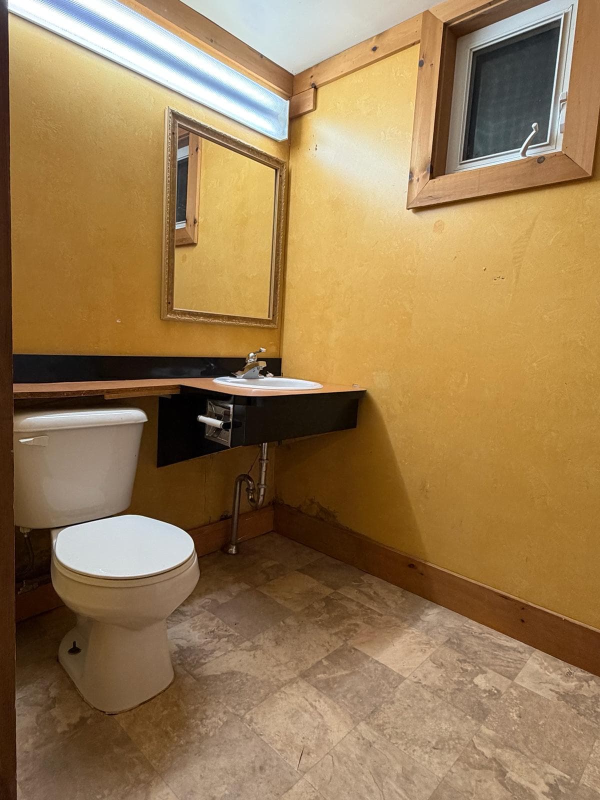 Suites — bathroom detail