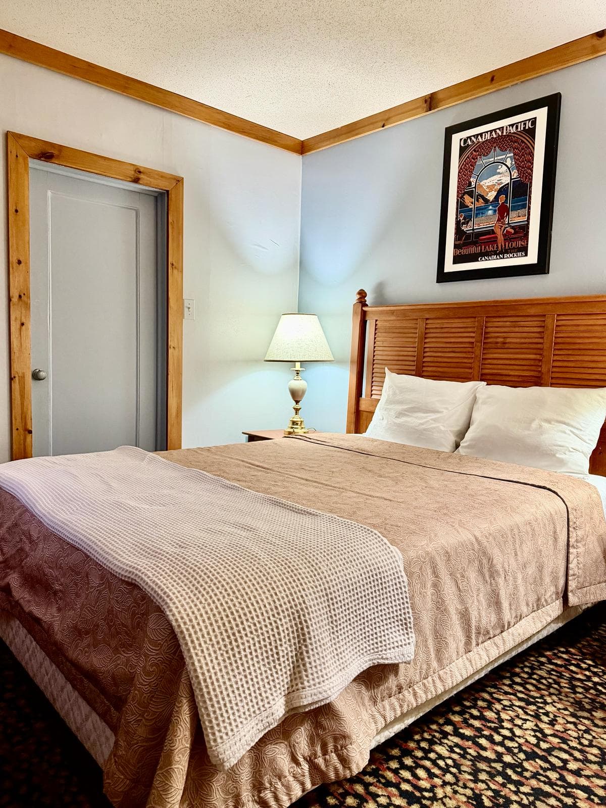 Queen Bed — layout