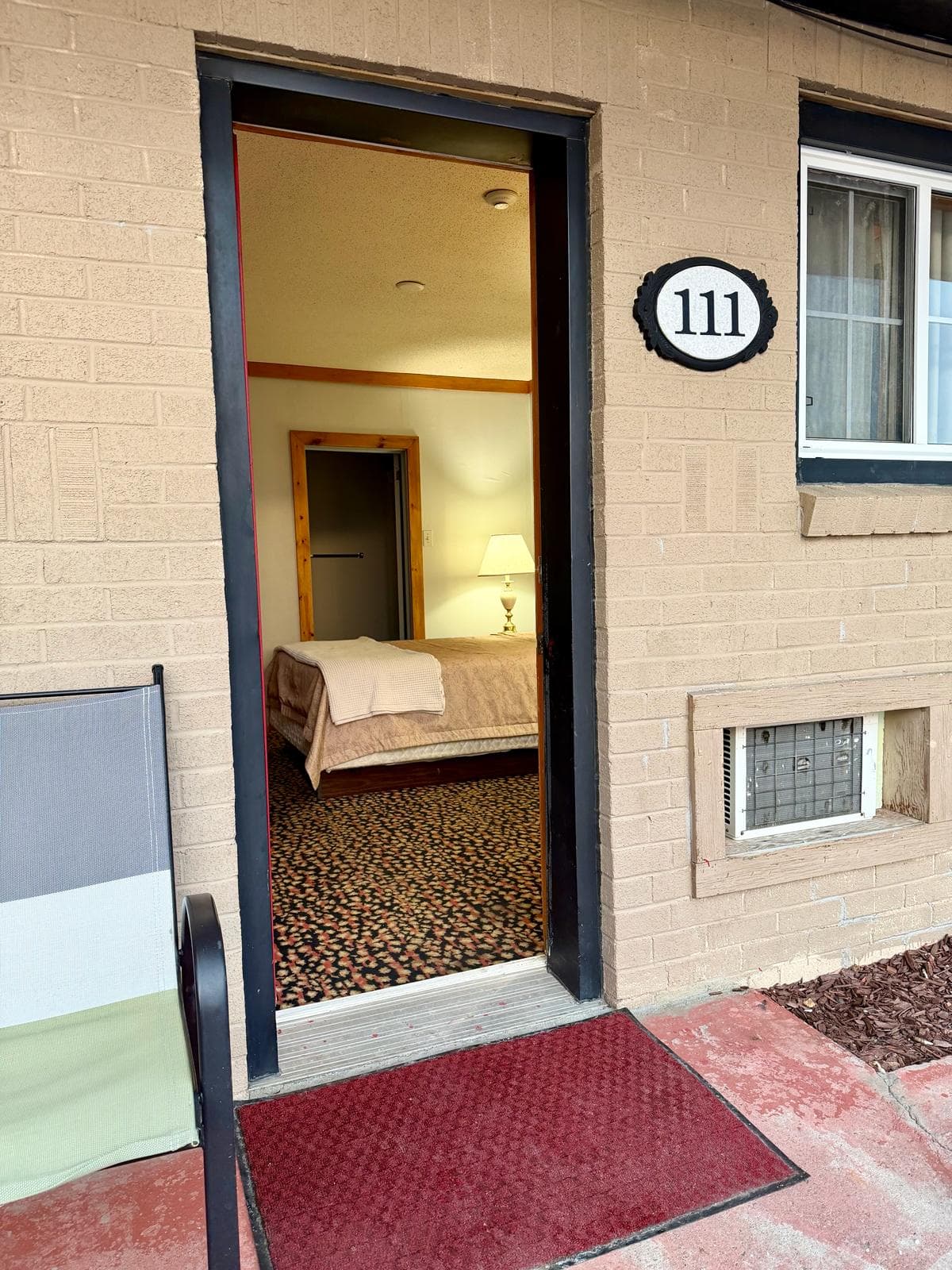 Queen Bed — detail