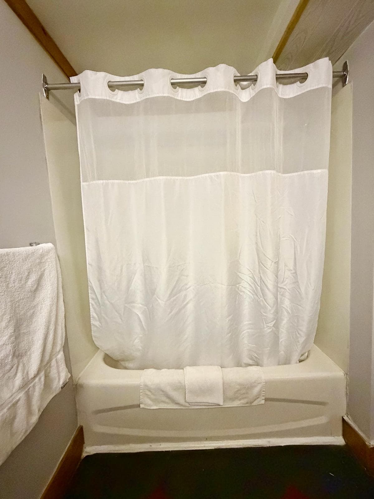 Queen Bed — closet